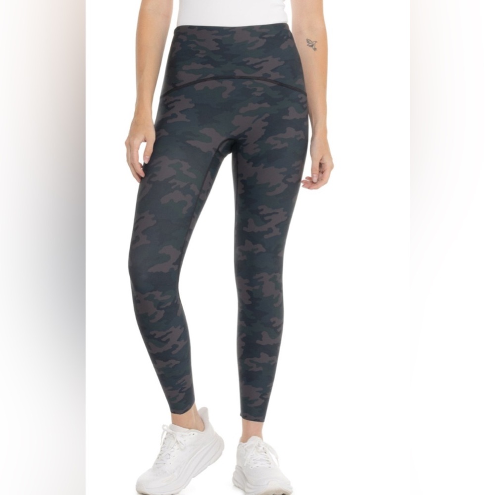 Spanx booty boost black camo 7/8 leggings